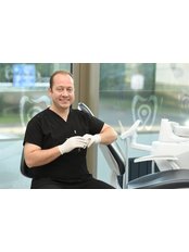 Dr Mustafa Sabri Şencan, Dentist — Novusklinik - Kadıköy